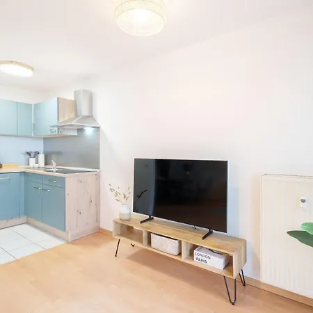 Benville Bv12 - 54 Qm Mit Balkon - Parkplatz Inklusive - Wlan - Spuelmaschine - Bushaltestelle 50 M Appartement Pirna