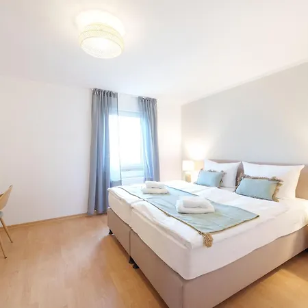 Benville Bv12 - 54 Qm Mit Balkon - Parkplatz Inklusive - Wlan - Spuelmaschine - Bushaltestelle 50 M Appartement Pirna