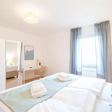 Benville - Balkon - Familie - Parkplatz 皮尔纳