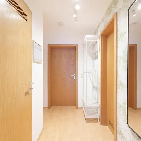 Benville Bv12 - 54 Qm Mit Balkon - Parkplatz Inklusive - Wlan - Spuelmaschine - Bushaltestelle 50 M Appartement Pirna