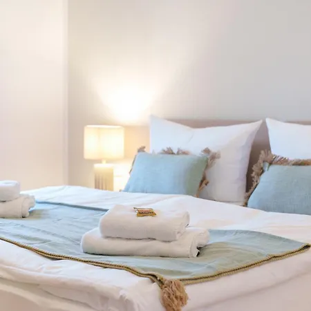 Appartement Benville Bv12 - 54 Qm Mit Balkon - Parkplatz Inklusive - Wlan - Spuelmaschine - Bushaltestelle 50 M *