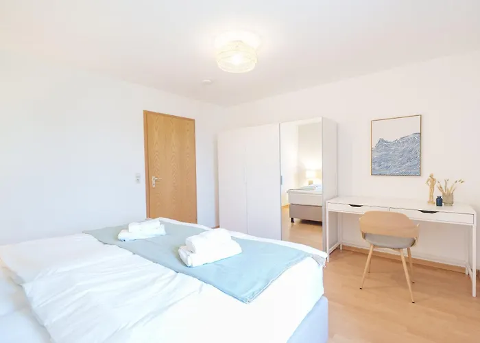 Benville Bv12 - 54 Qm Mit Balkon - Parkplatz Inklusive - Wlan - Spuelmaschine - Bushaltestelle 50 M Daire Pirna